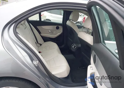 2016 Mercedes-Benz C 300 4Matic из США, поврежденный, VIN 55SWF4KB4GU109599